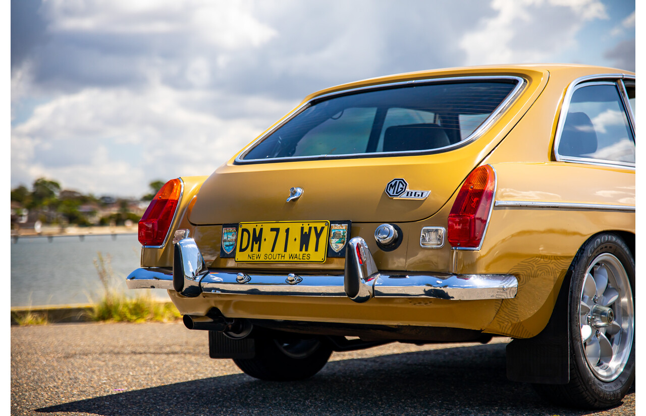 01/1974 M.G MGB GT 2d Coupe Harvest Gold 1.8L