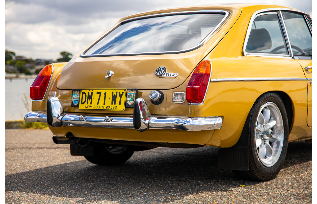 01/1974 M.G MGB GT 2d Coupe Harvest Gold 1.8L