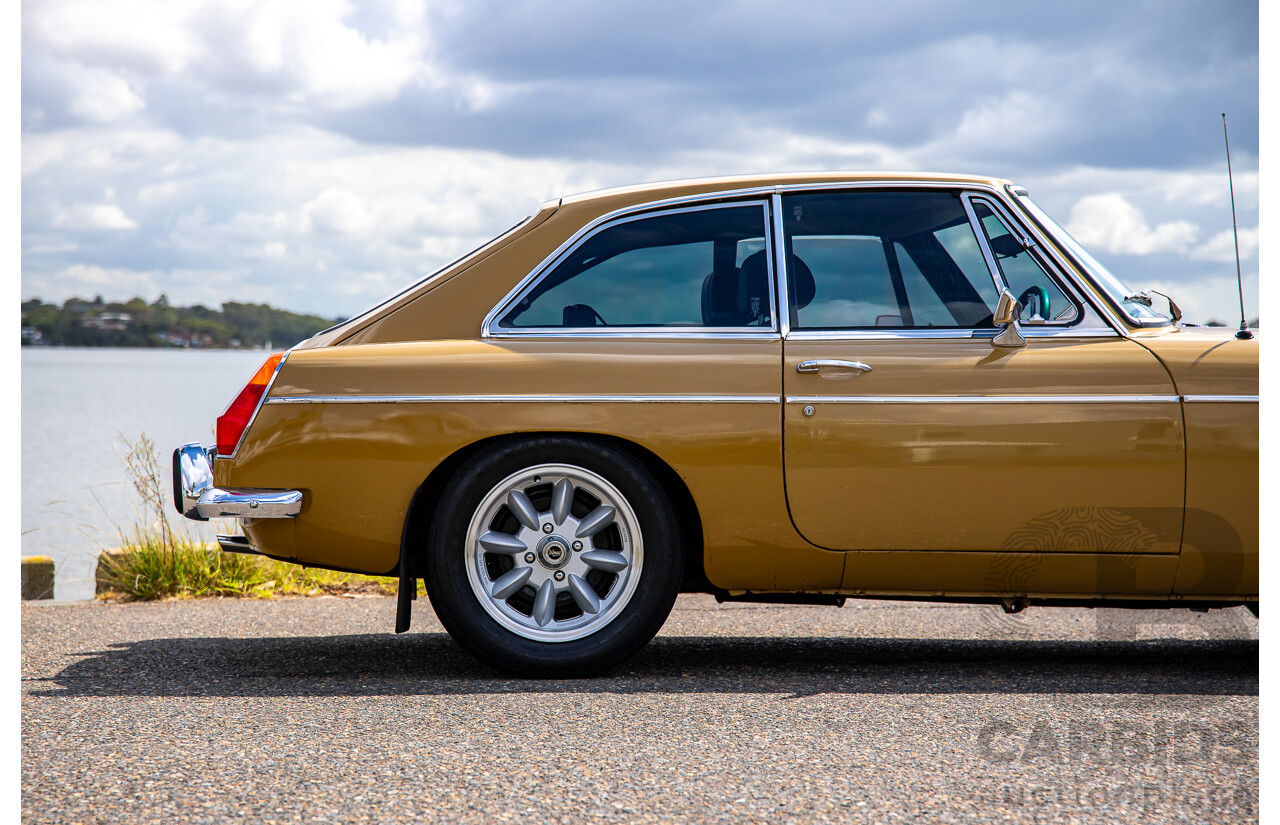 01/1974 M.G MGB GT 2d Coupe Harvest Gold 1.8L