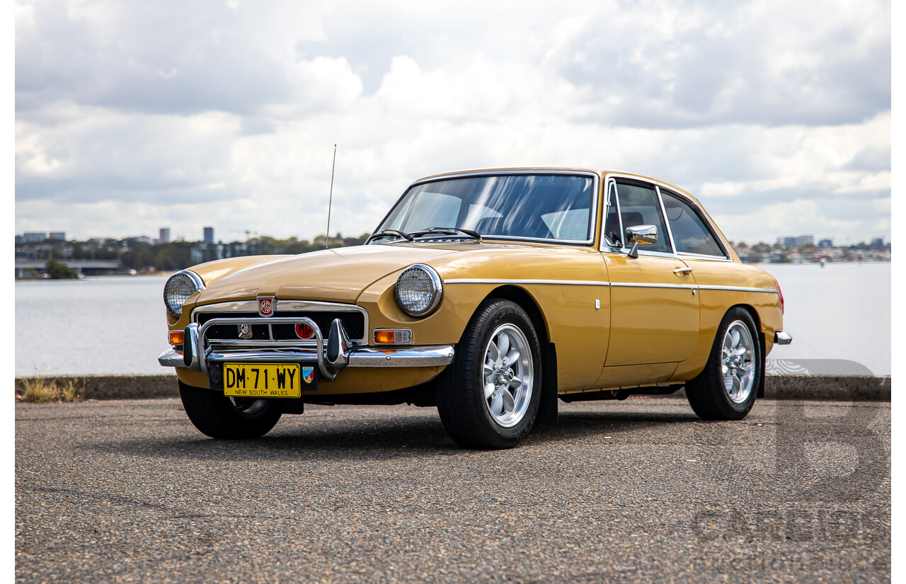 01/1974 M.G MGB GT 2d Coupe Harvest Gold 1.8L