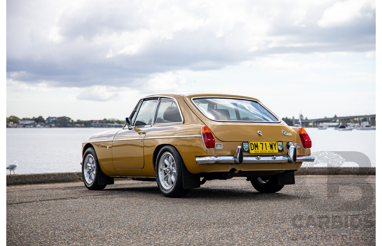 01/1974 M.G MGB GT 2d Coupe Harvest Gold 1.8L