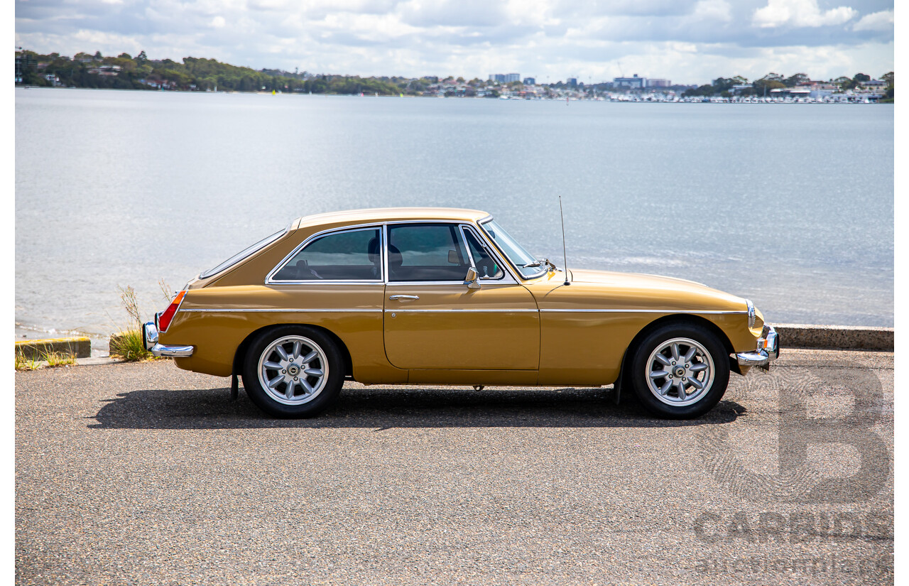 01/1974 M.G MGB GT 2d Coupe Harvest Gold 1.8L