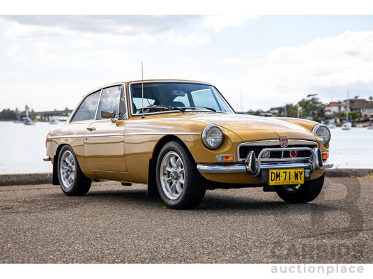 01/1974 M.G MGB GT 2d Coupe Harvest Gold 1.8L