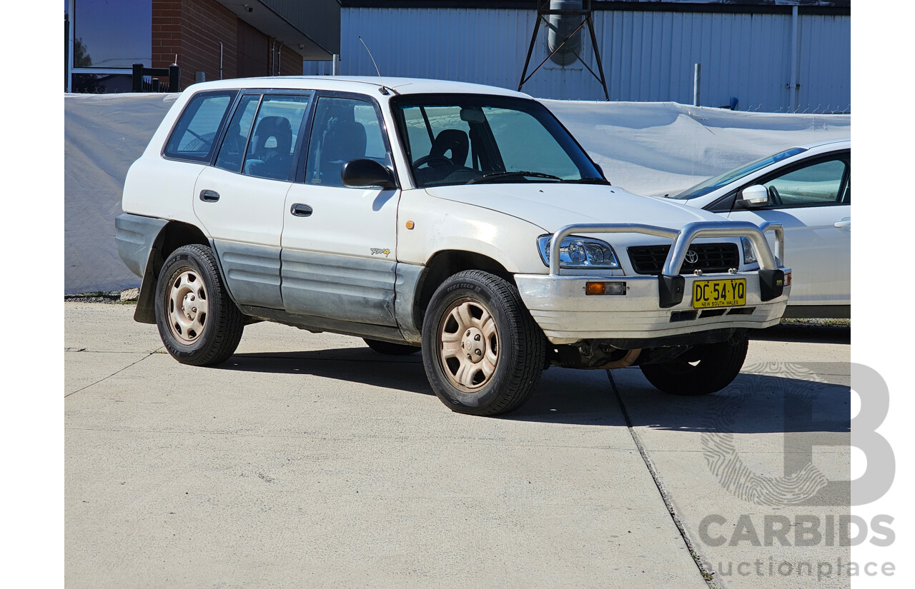 4/1998 Toyota Rav4 (4x4)  4d Wagon White 2.0L