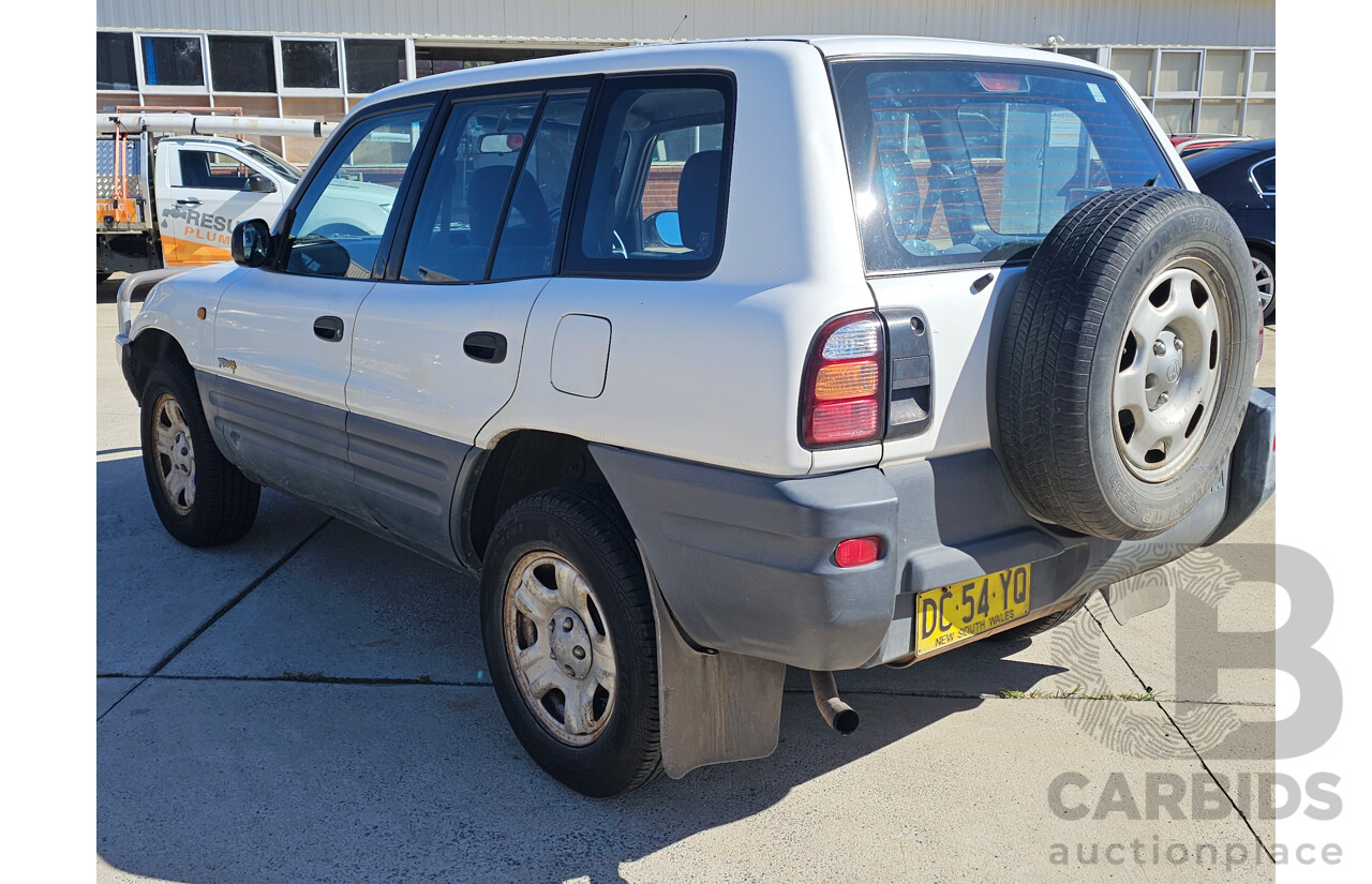 4/1998 Toyota Rav4 (4x4)  4d Wagon White 2.0L