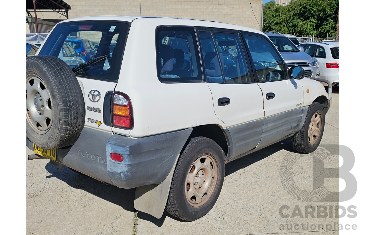 4/1998 Toyota Rav4 (4x4)  4d Wagon White 2.0L