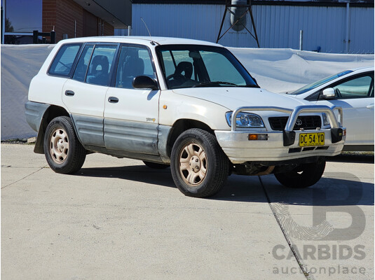 4/1998 Toyota Rav4 (4x4)  4d Wagon White 2.0L