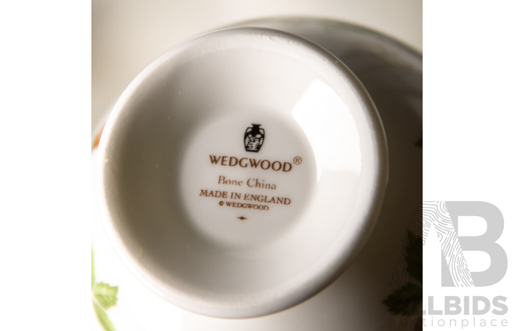 Fantastic Wedgwood Porcelain 70 Piece Dinner Service for Six in Wild Strawberry Pattern