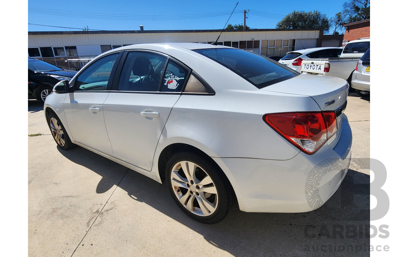 11/2015 Holden Cruze Equipe JH MY15 4d Sedan White 1.8L