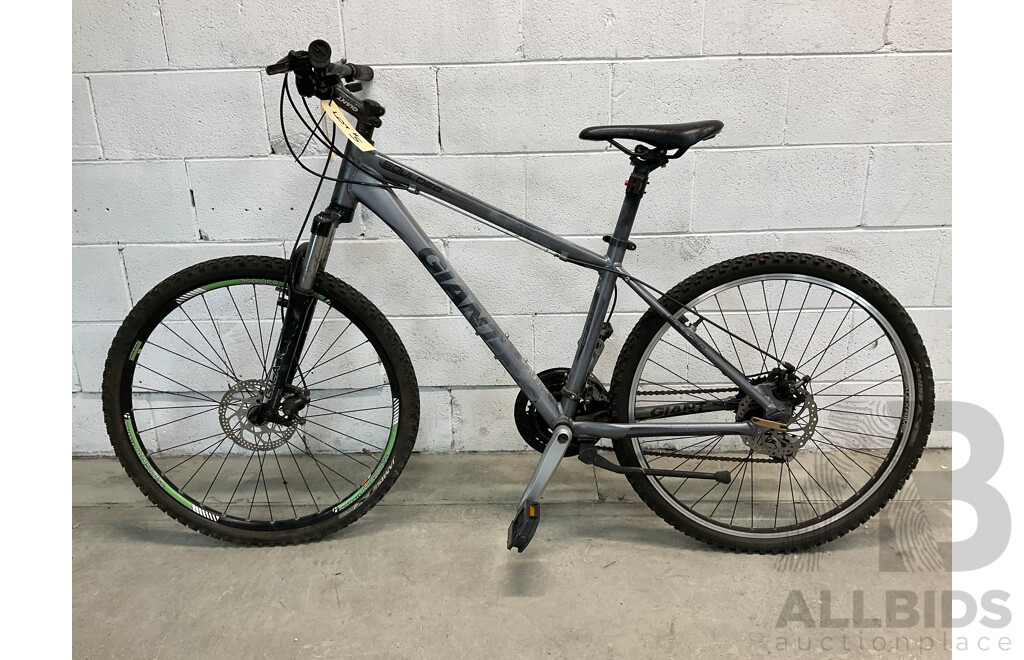 GIANT Boulder Size S Mountain Bike