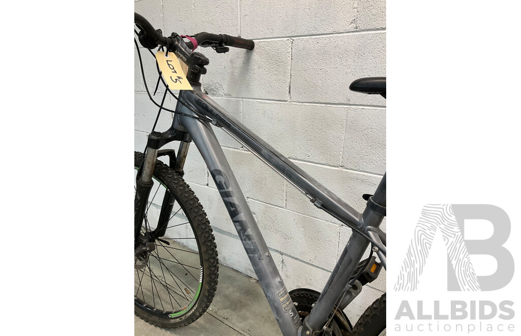 GIANT Boulder Size S Mountain Bike