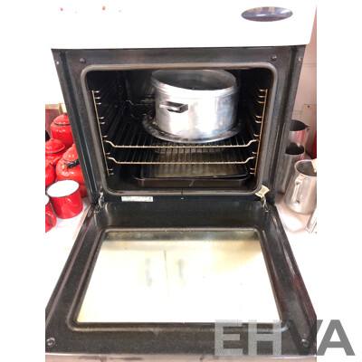 Westinghouse Freestyle 2.3kW Multifunction Underbench Oven with Various Kitchenware