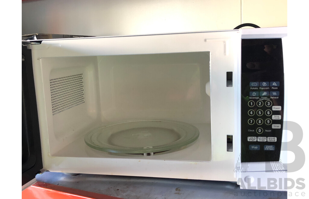 Anko 700 Watt Microwave Oven