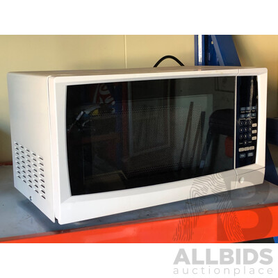 Anko 700 Watt Microwave Oven