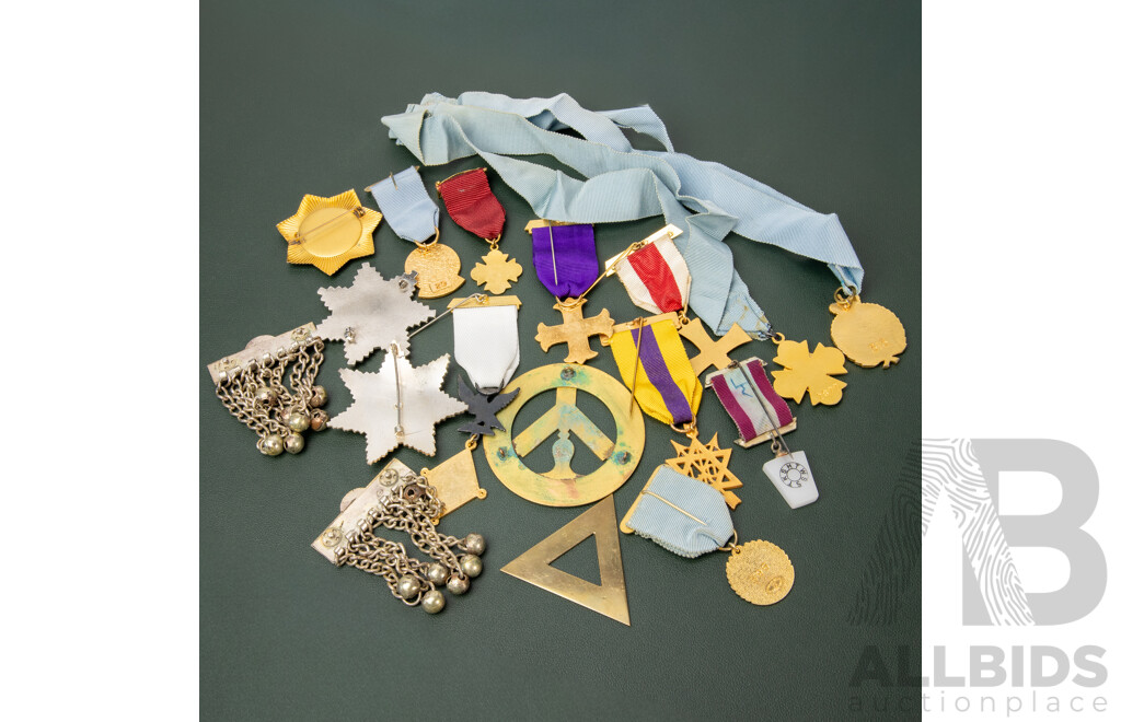 Collection of Vintage Masonic Pins and Badges Including Governor, Project Donor, Frank Whiddon Masonic Homes, Knights Templar