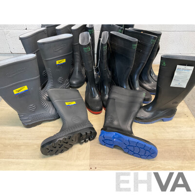 BLUNDSTONE Waterproof Safety Gumboots Size Mens UK 7 X 4, BATA Utility Gumboots Size 7/8 X6 - Lot of 10 - ORP $699
