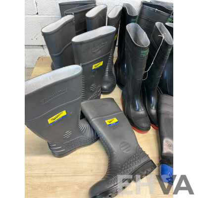 BLUNDSTONE Waterproof Safety Gumboots Size Mens UK 7 X 4, BATA Utility Gumboots Size 7/8 X6 - Lot of 10 - ORP $699