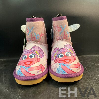 SESAME STREET Childen's Team Kicks Ugg Boots - Abby Cadabby - Size 11- Lot of 5
