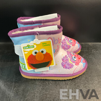 SESAME STREET Childen's Team Kicks Ugg Boots - Abby Cadabby - Size 11- Lot of 6