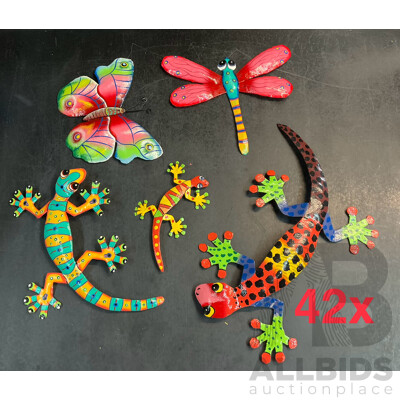 Bulk Lot of Metal Decorative Metal Indoor Outdoor Hanging Wall Art - Assorted Colors, Sizes and Designs - Gecko Lizard / Butterfly / Dragonfly - Lot of 42