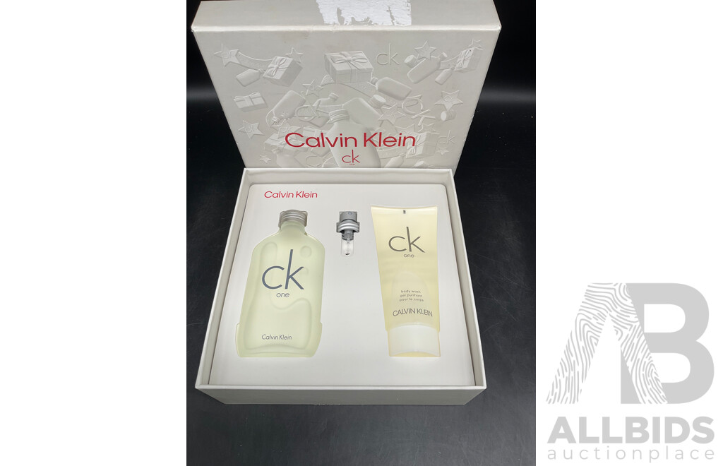 CALVIN KLEIN CK One  Eau De Toilette Spray 100ml & Body Wash 100ml