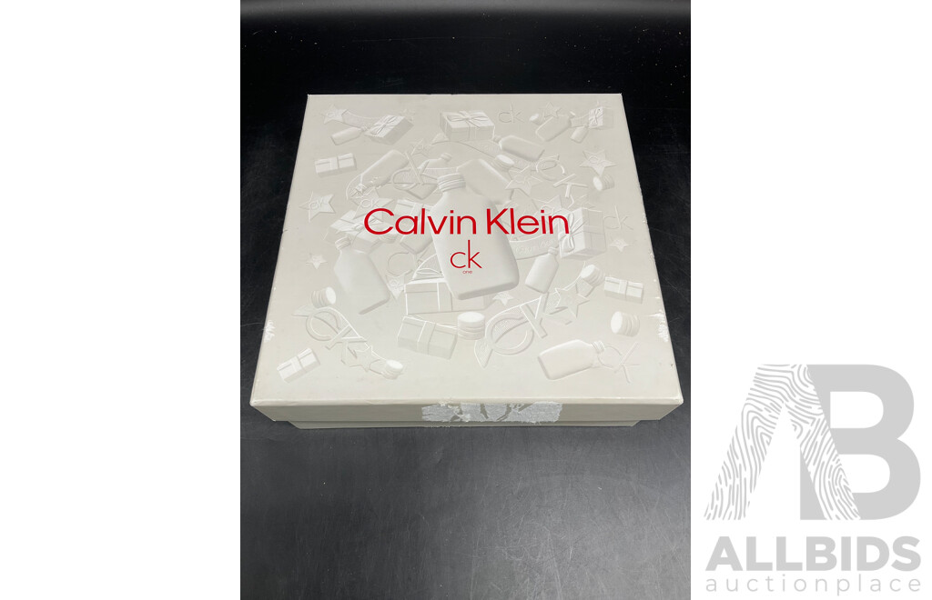 CALVIN KLEIN CK One  Eau De Toilette Spray 100ml & Body Wash 100ml