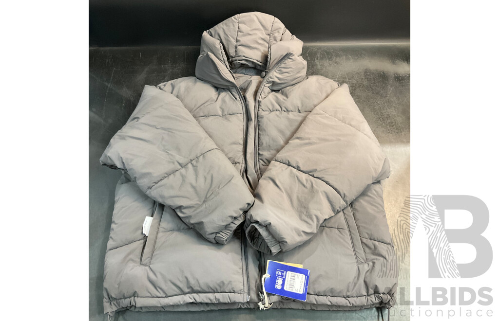 CHAMPION Reversible Newtr Puffer Jacket - Shadow Dust - Size L - ORP$249.99