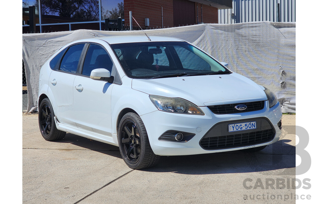 11/2010 Ford Focus Zetec LV 5d Hatchback White 2.0L