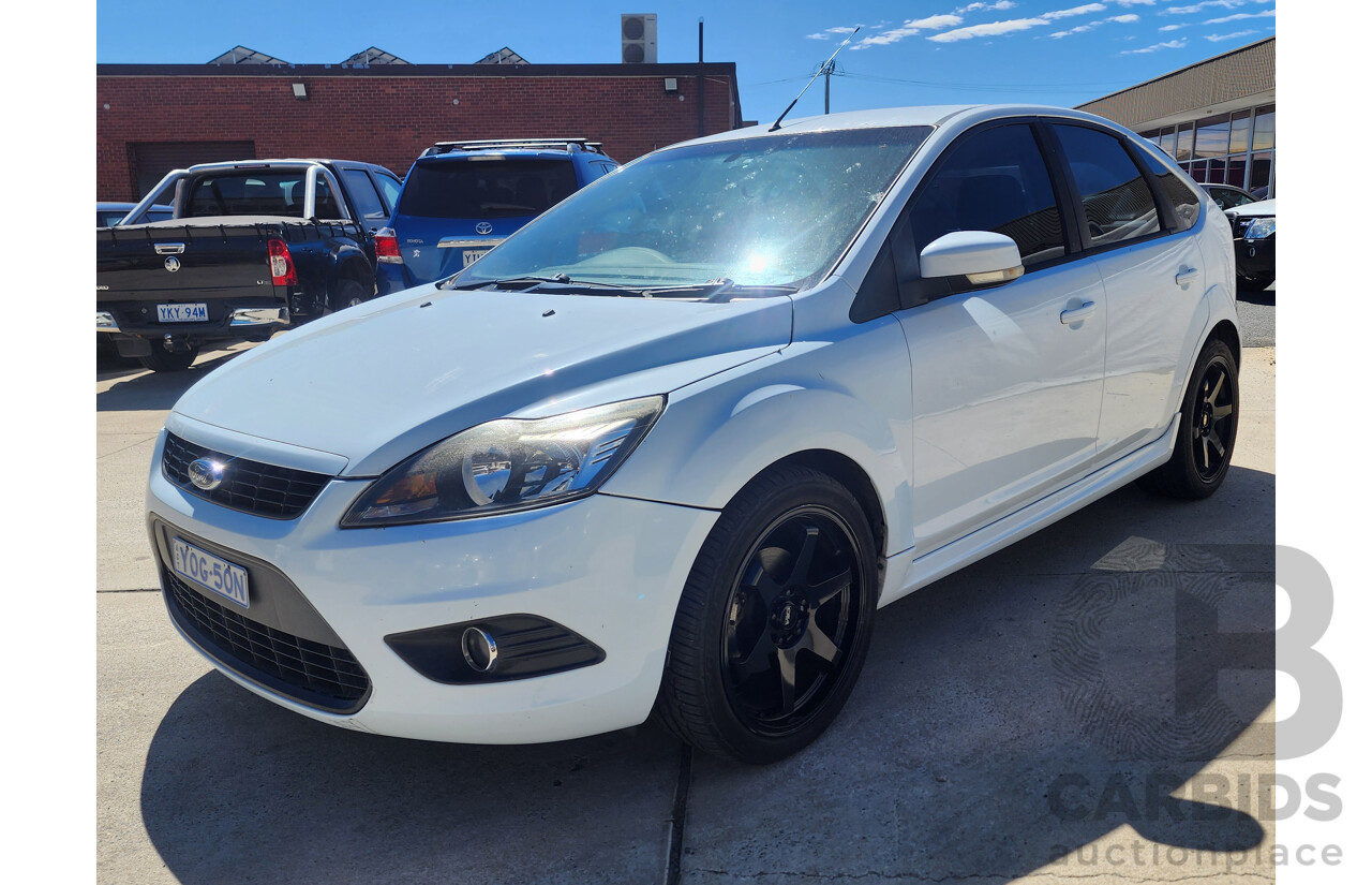 11/2010 Ford Focus Zetec LV 5d Hatchback White 2.0L