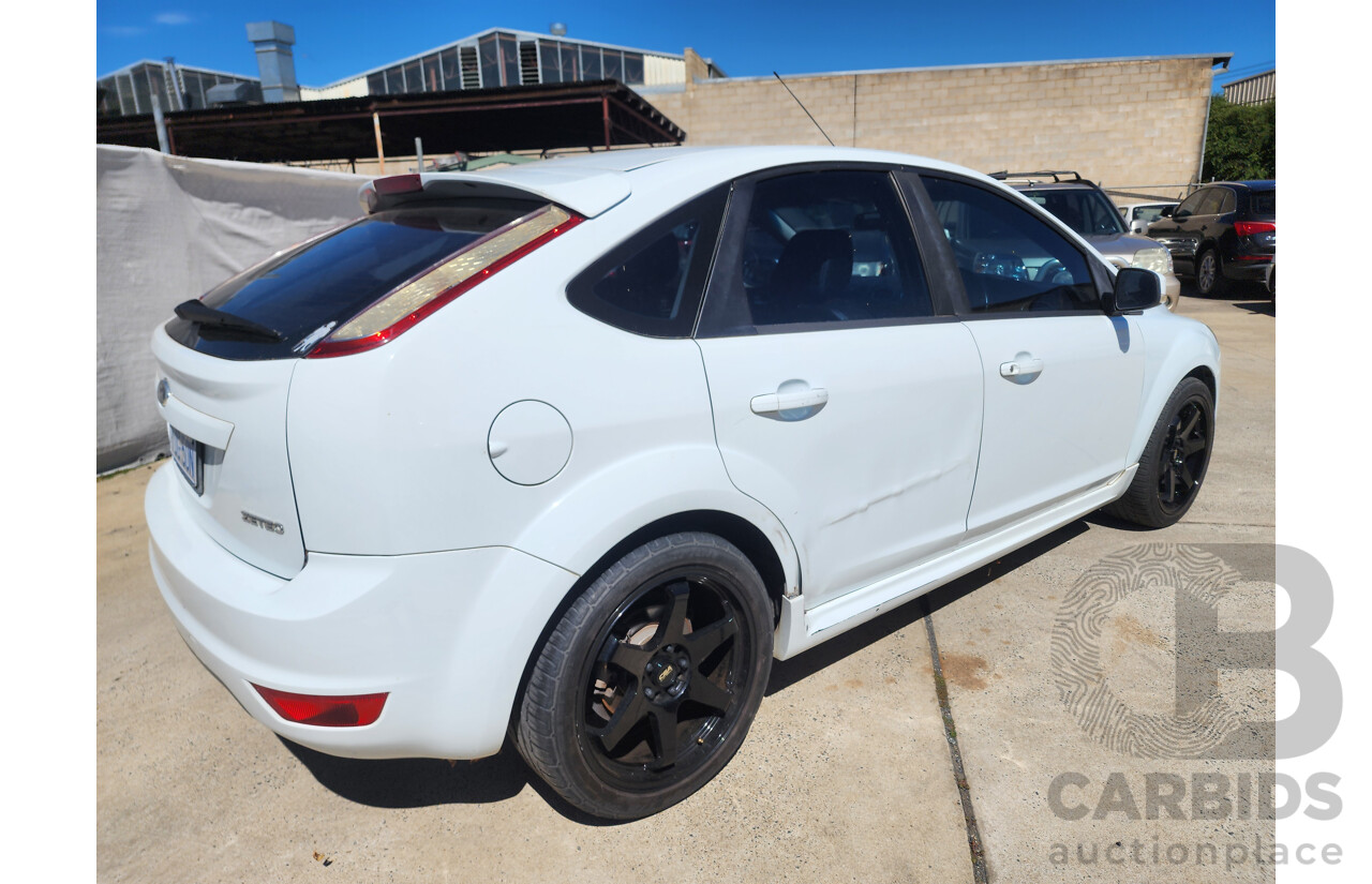 11/2010 Ford Focus Zetec LV 5d Hatchback White 2.0L