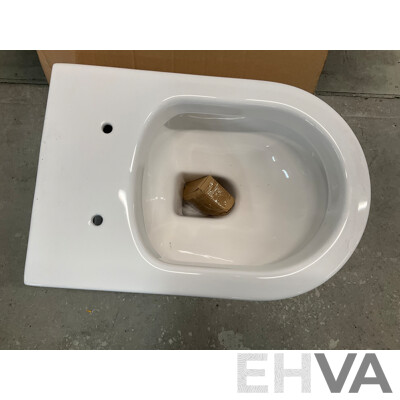 Verotti Vivo Wall Hung Pan Thick Seat Rimless Toilet White & Black - Lot of 9 - Total ORP $4,275.00