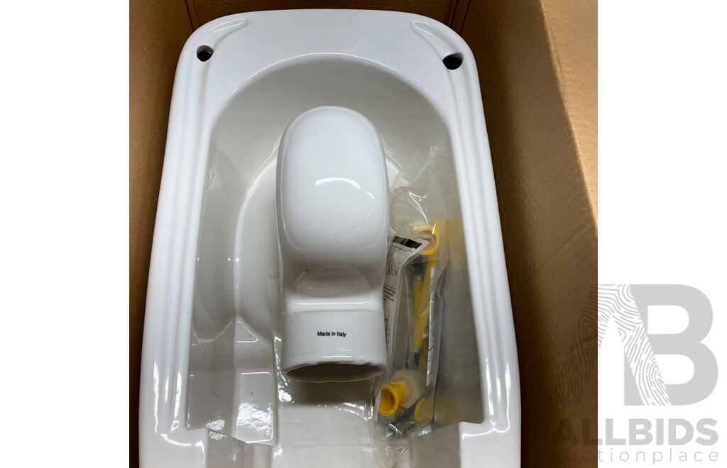 10x GLOBO Toilet (SAS03.BI,SA005.BI,SSSN2.BI) with 8 X Soft Close Seats