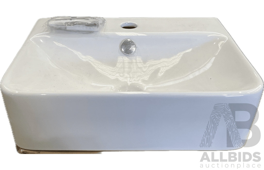 WETDESIGN LUCI LU44 Small Wall Basin - Lot of 7
