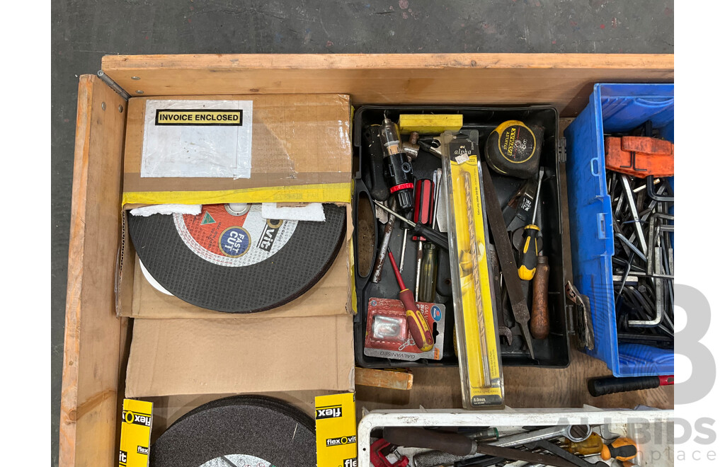 Pallet of Hand Tools, Uncorded Earplugs, Bolt Cutters, 20x New Steel Cut Off Wheels