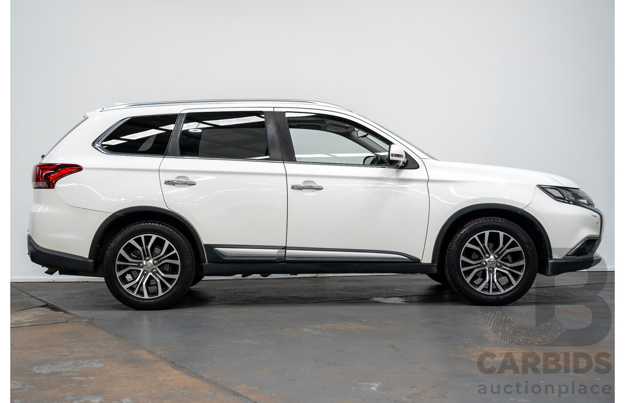 12/2016 Mitsubishi Outlander EXCEED (AWD) ZK MY16 4D Wagon White Turbo Diesel 2.3L