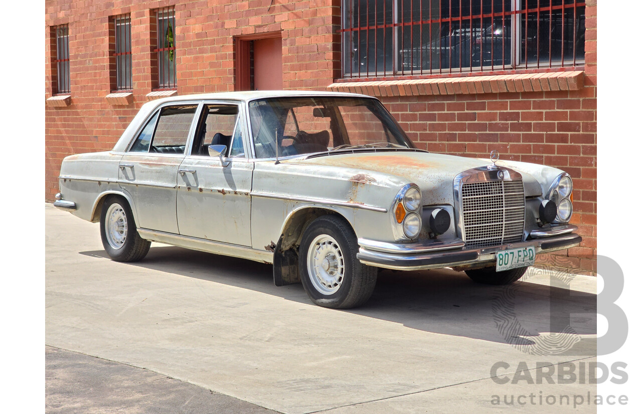 11/1971 Mercedes Benz 280SE 3.5 W108 4d Sedan Silver V8 3.5L