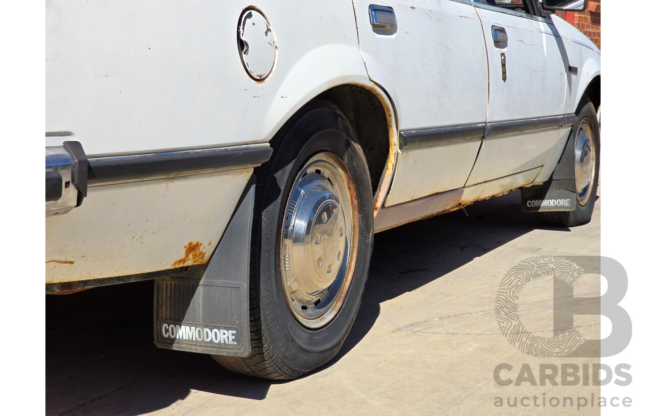 6/1979 Holden VB Commodore 4d Sedan White 3.3L