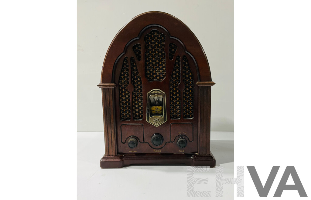 Reproduction General Electric Wooden Cathedral AM/FM Radio
