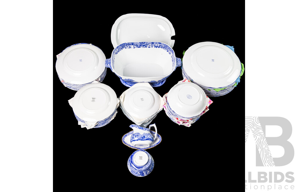 English Spode Porcelain 92 Piece Dinner Service in Classic 1812 Italian Design for Eight