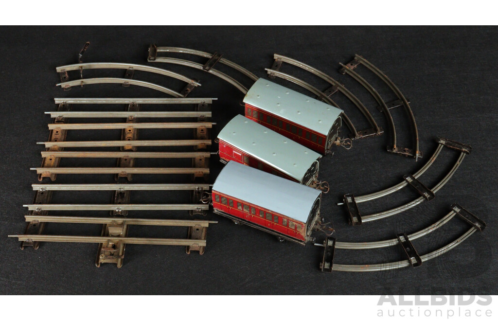 Three Vintage Hornby O Gauge Pressed Steel Passenger and Guard Carriages with Curved, Straight Track, Made in England