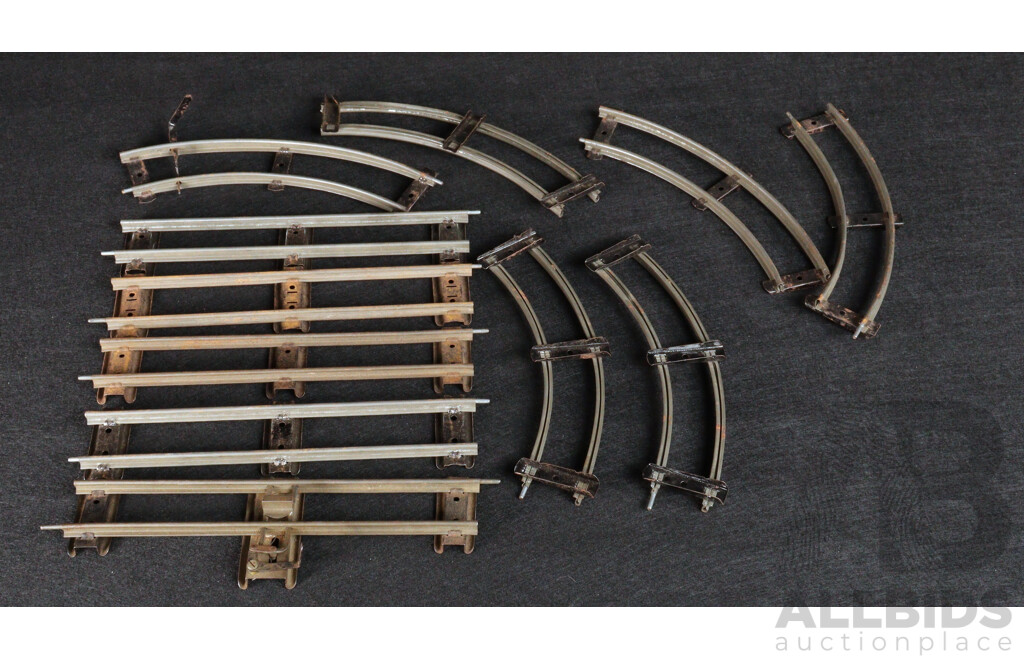 Three Vintage Hornby O Gauge Pressed Steel Passenger and Guard Carriages with Curved, Straight Track, Made in England