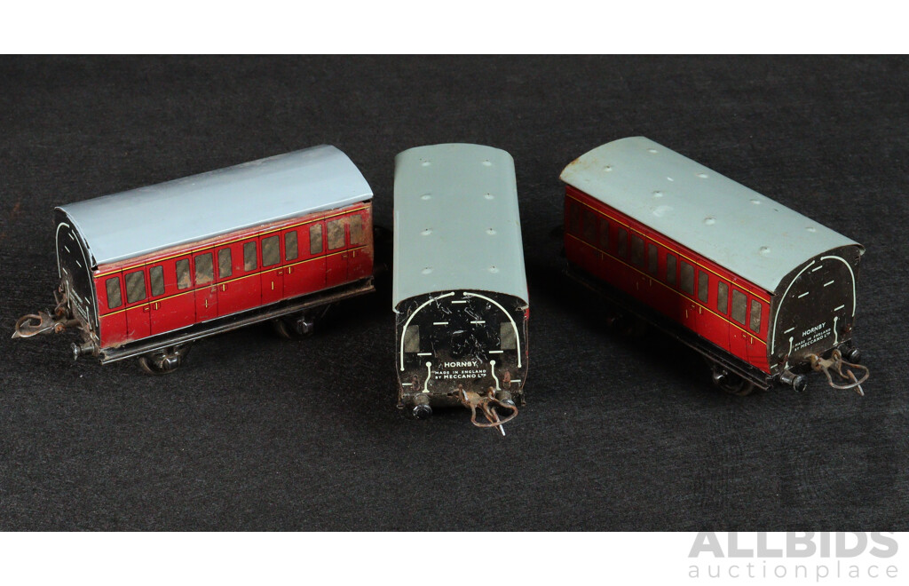 Three Vintage Hornby O Gauge Pressed Steel Passenger and Guard Carriages with Curved, Straight Track, Made in England