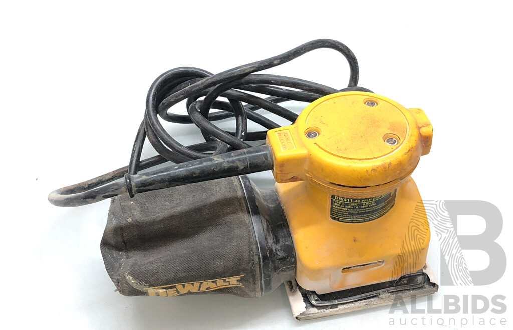 DeWalt  Electric 1/4 Sheet Heavy Duty Palm Grip Sander