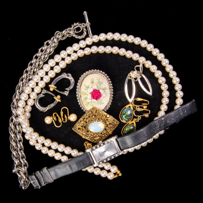 Collection of Vintage Jewellery Items Including Tapestry Brooch