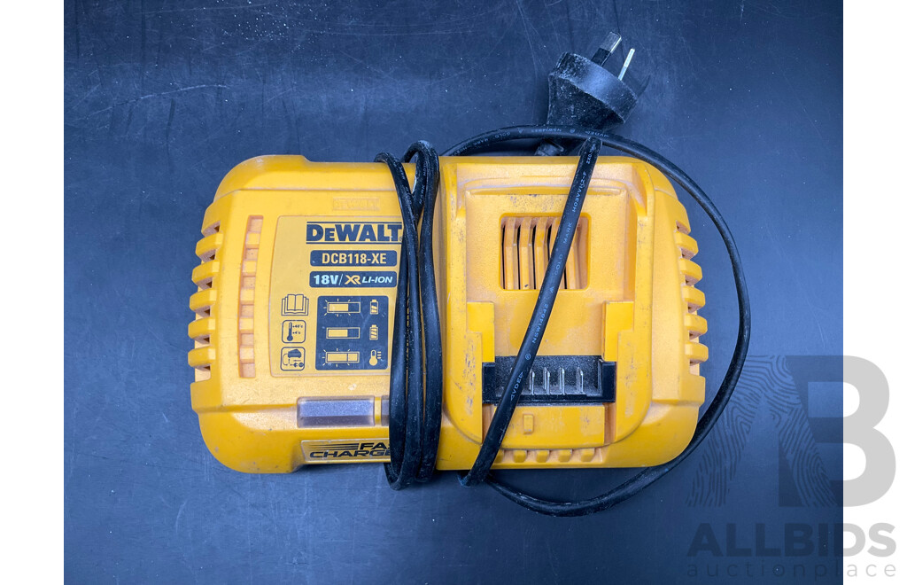 DEWALT 18V XR Brushless 125 Mm Sander (DCW210), Battery Charger (DCB118XE) and 2x 18V 6ah Battery - Lot of 4