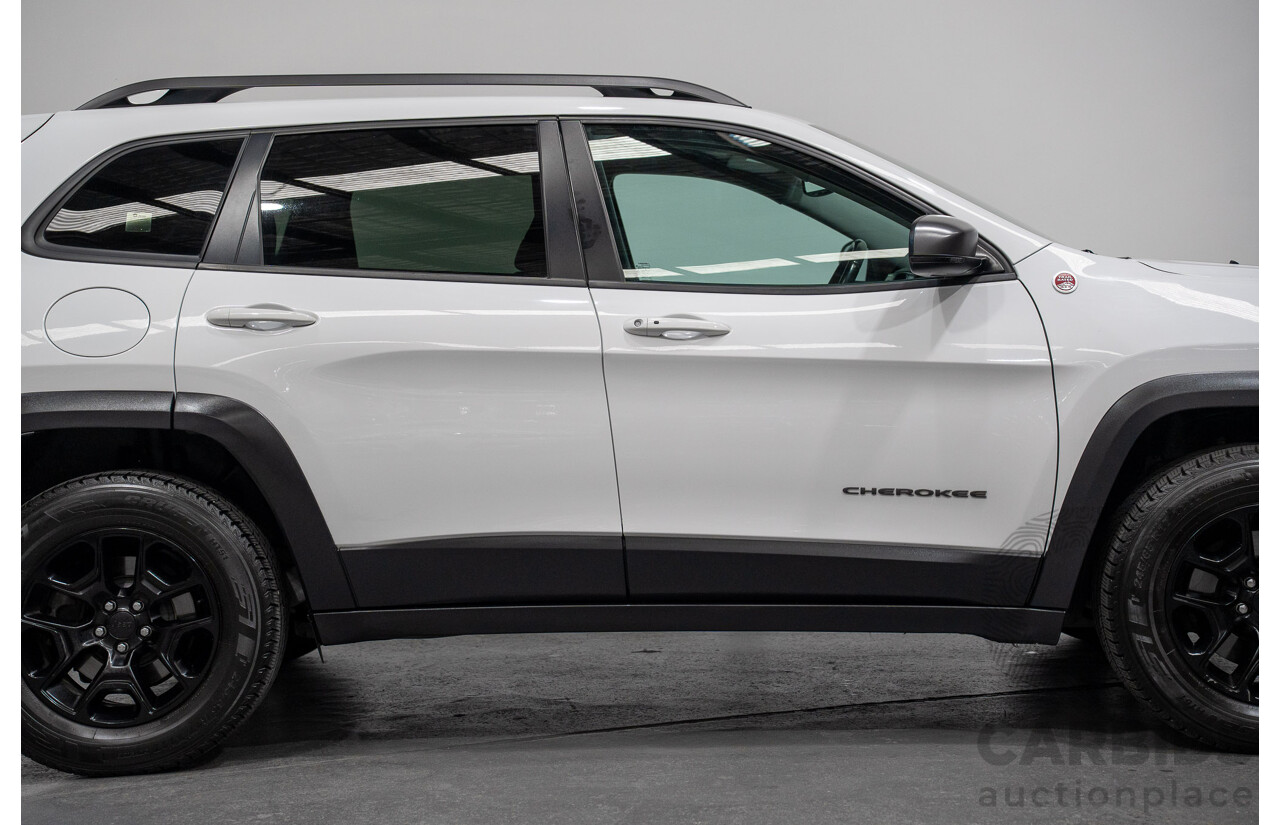 10/2018 Jeep Cherokee Trailhawk (4x4) KL MY18 4D Wagon Bright White 3.2L