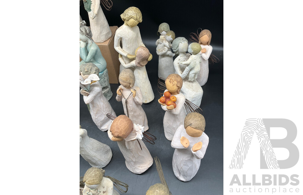 WILLOW TREE Collectable  Hand Carved Resin Figurine - Lot of 30