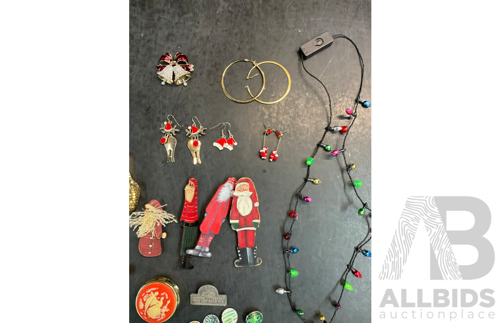 Assorted Costume Xmas Jewellery, Spare Watch Wristbands and More   - Lot of 20