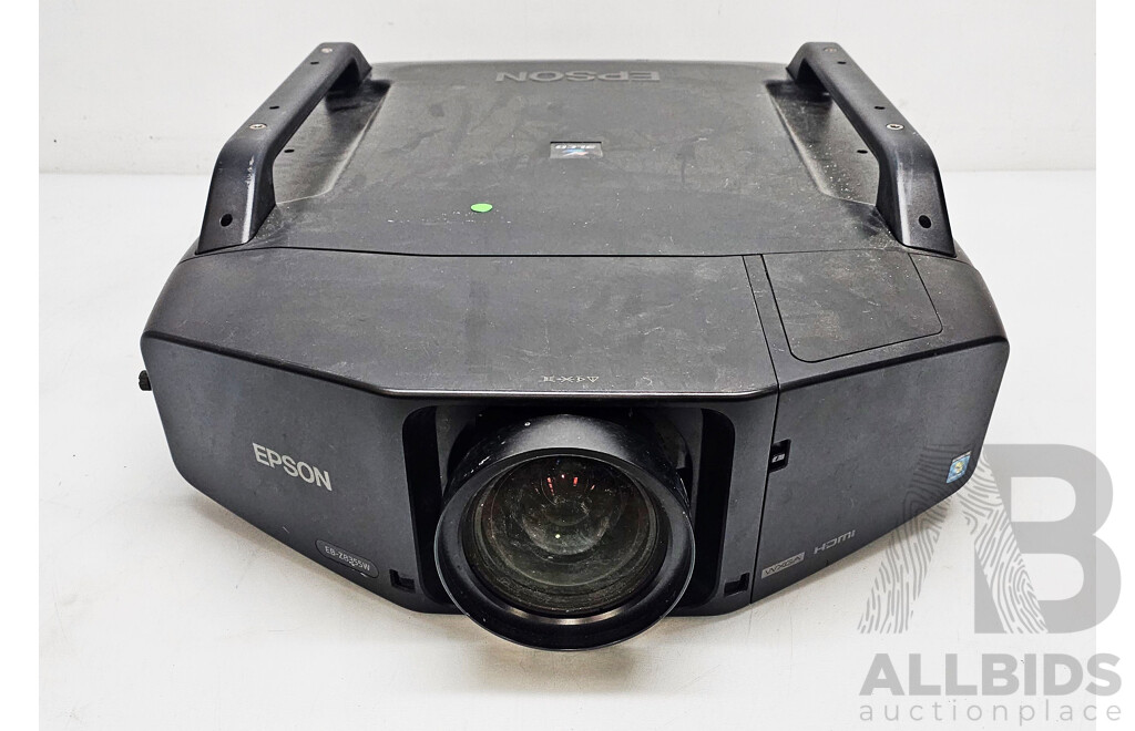 Epson (EB-Z8355W) WXGA LCD Projector