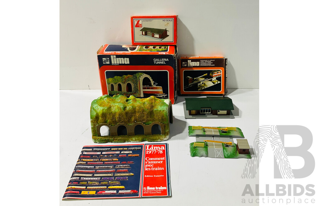 Collection of Boxed Lima HO Scale Scenery Pieces Including Level Crossing, Trackside Building, Galleria Tunnel and 1977-78 Lima Catalogue